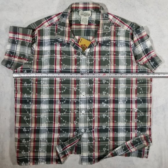 Tradition Country Christmas S/S Button-Down Top - Picture 8 of 8